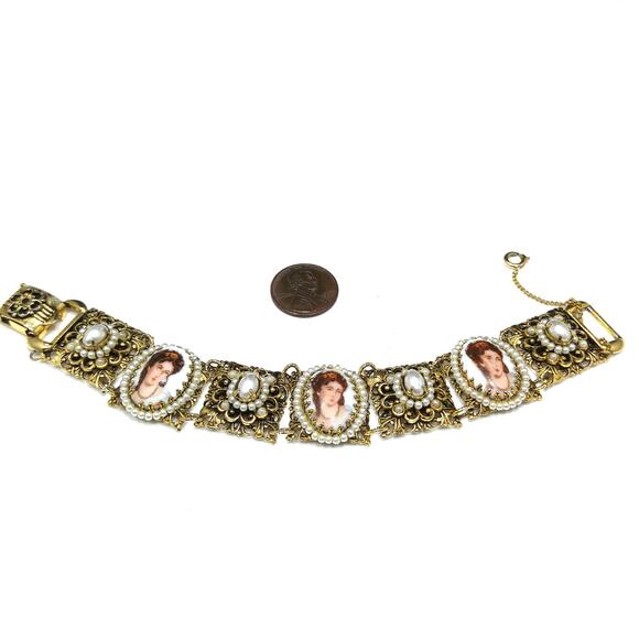 Vintage 1960s Faux Pearl & Victorian Lady Link Bracelet, Gold Tone - Picture 6 of 10